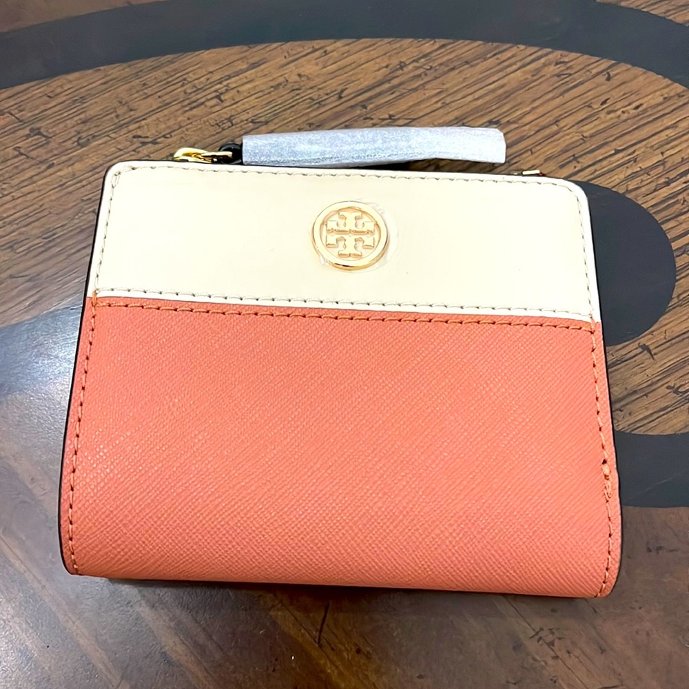 New Tory Burch Perry Pink Moon Leather Style:56872 Color New Moon Wallet NWT